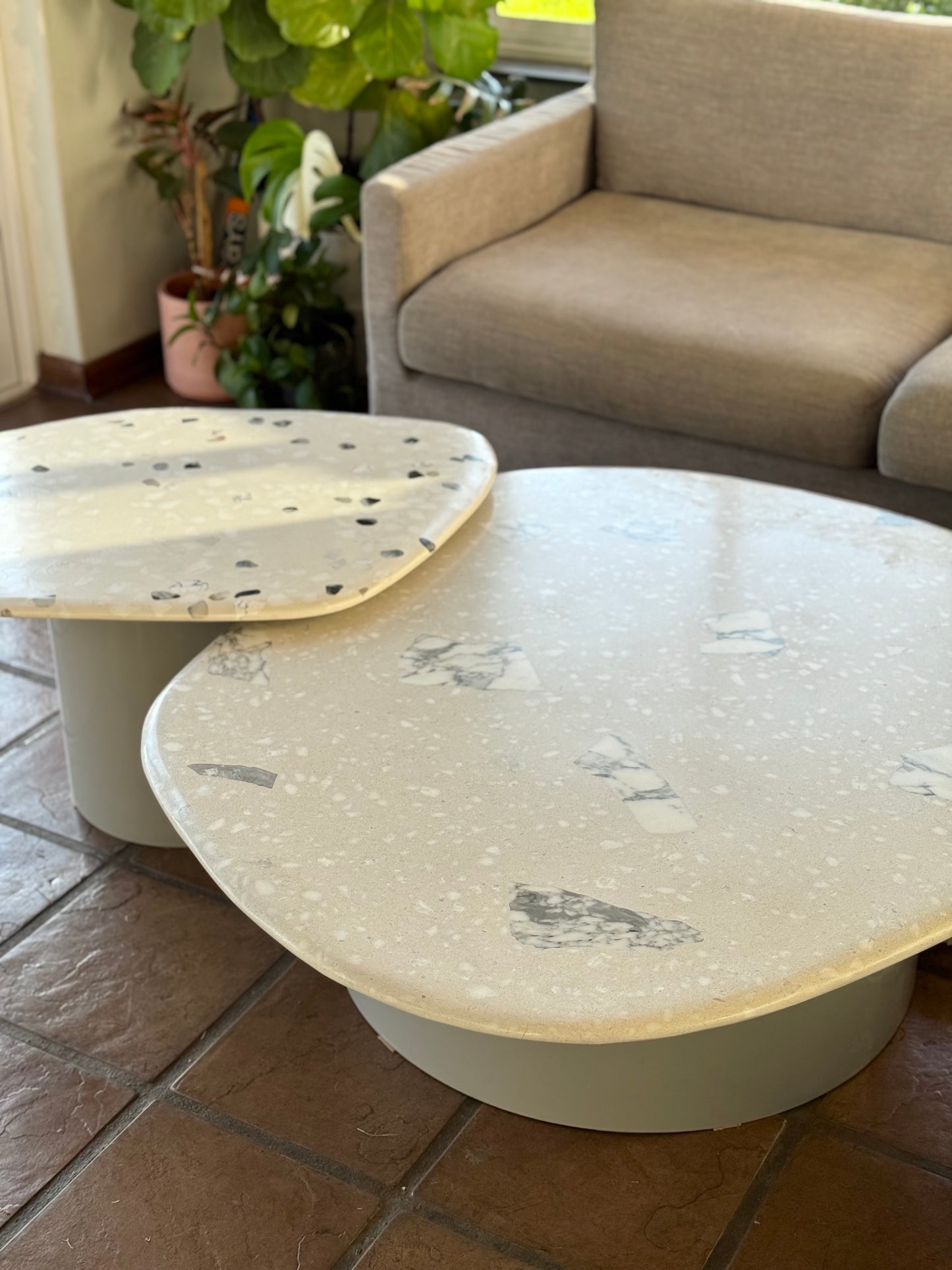 Nesting tube coffee tables